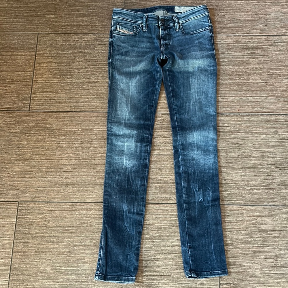 EUC Diesel Skinzee Low jeans size 27